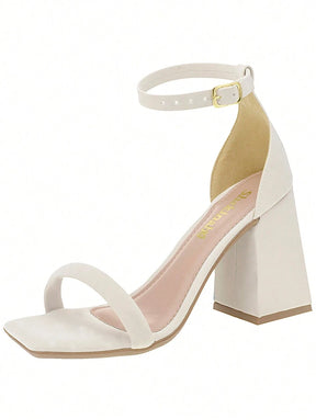 Shekinah Sandália Feminina Salto Alto Bloco Quadrado Salto Geométrico Pregado Shekinah Lançamento Confortável Macia Moderna Festa Moda Blogueira Fashion Novidade