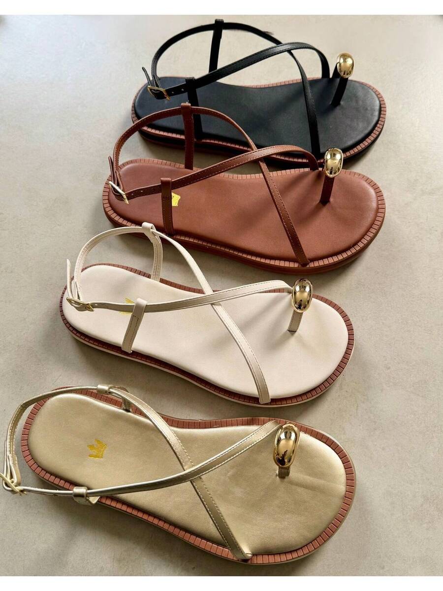 Sandália Rasteira Feminina Confortável Detalhe Dedo Tira Enfeite Metalizado Lançamento    elegante    Fivela