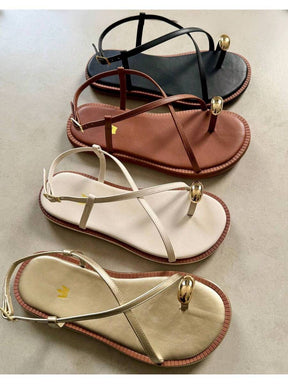 Sandália Rasteira Feminina Confortável Detalhe Dedo Tira Enfeite Metalizado Lançamento    elegante    Fivela