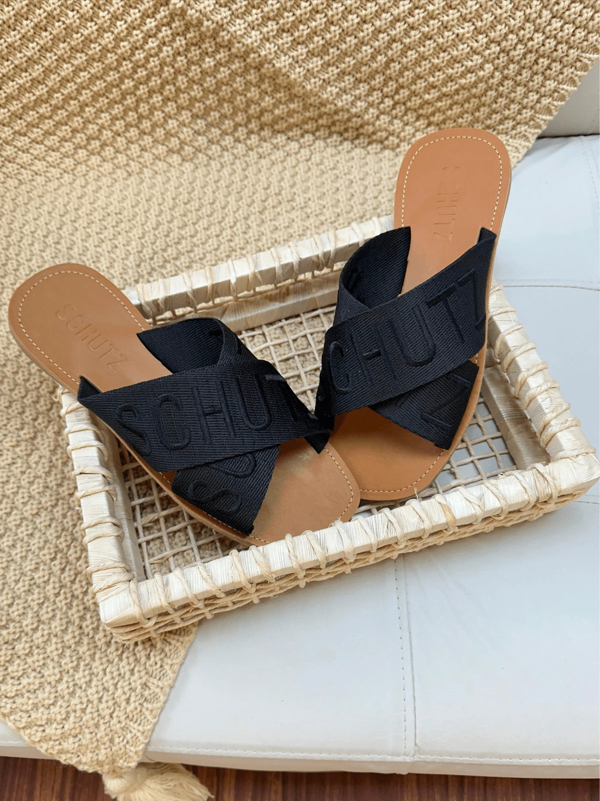 Sandália Feminina Rasteira Flat X Bordado Estilosa Elegante Moda Blogueira Verão Macia Rasteirinha Confortável